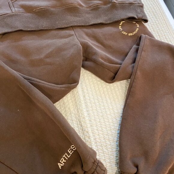 Artless SweatSuit - Picture 2 of 4
